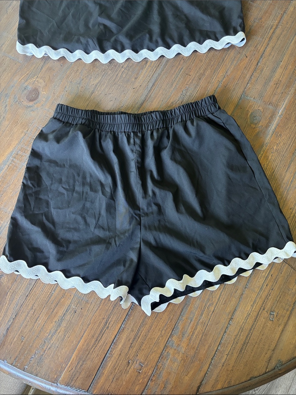 SHEIN size L black with white scalloped trim cropped tank and short set - Picture 3 of 12
